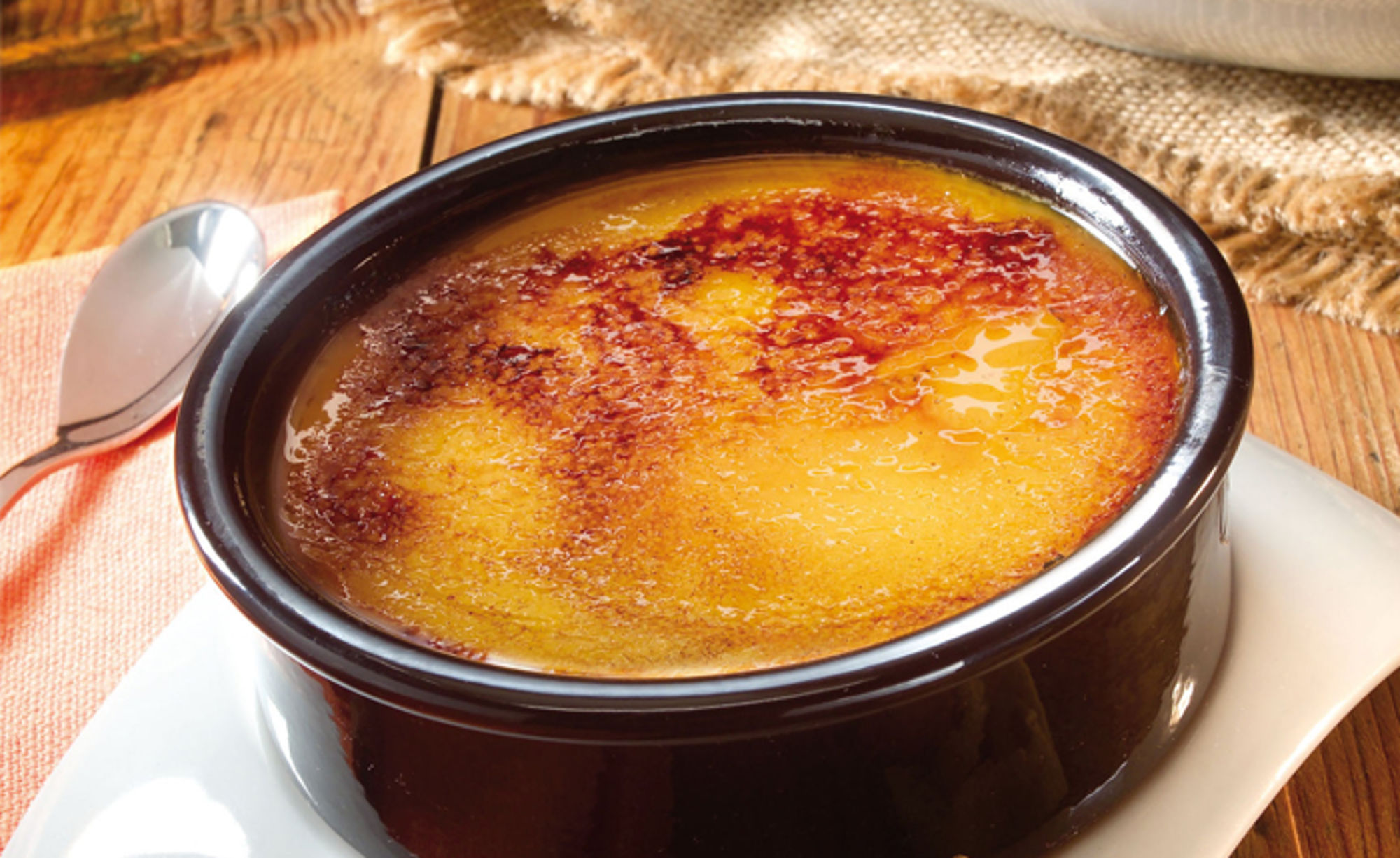 Крем каталана. Испанский десерт крем Каталана. Crema Catalana десерт. Мороженое крем Каталана. Menorquina мороженое.